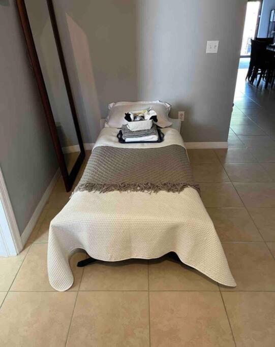 Debbie'S 3-Bedroom Apartment In A Duplex Cape Coral Zewnętrze zdjęcie